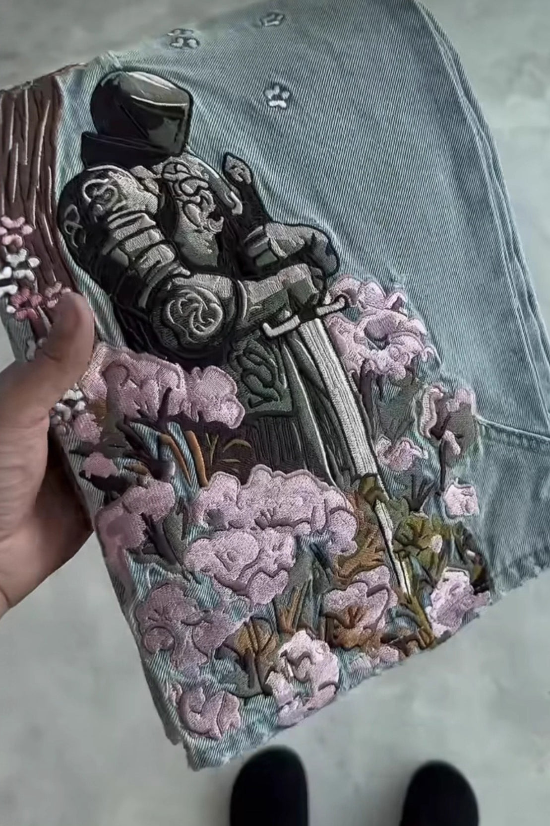Samurai-Motif Blossom-Detail Wide-Leg Jeans with Embroidery