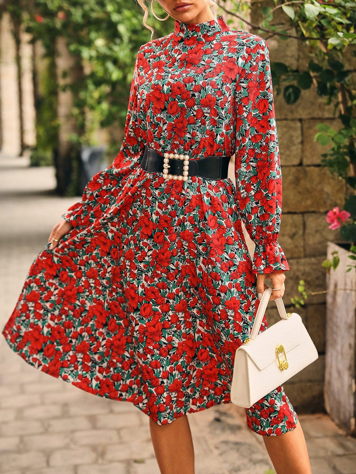 Vintage-Inspired Floral Dress with Long Sleeves
