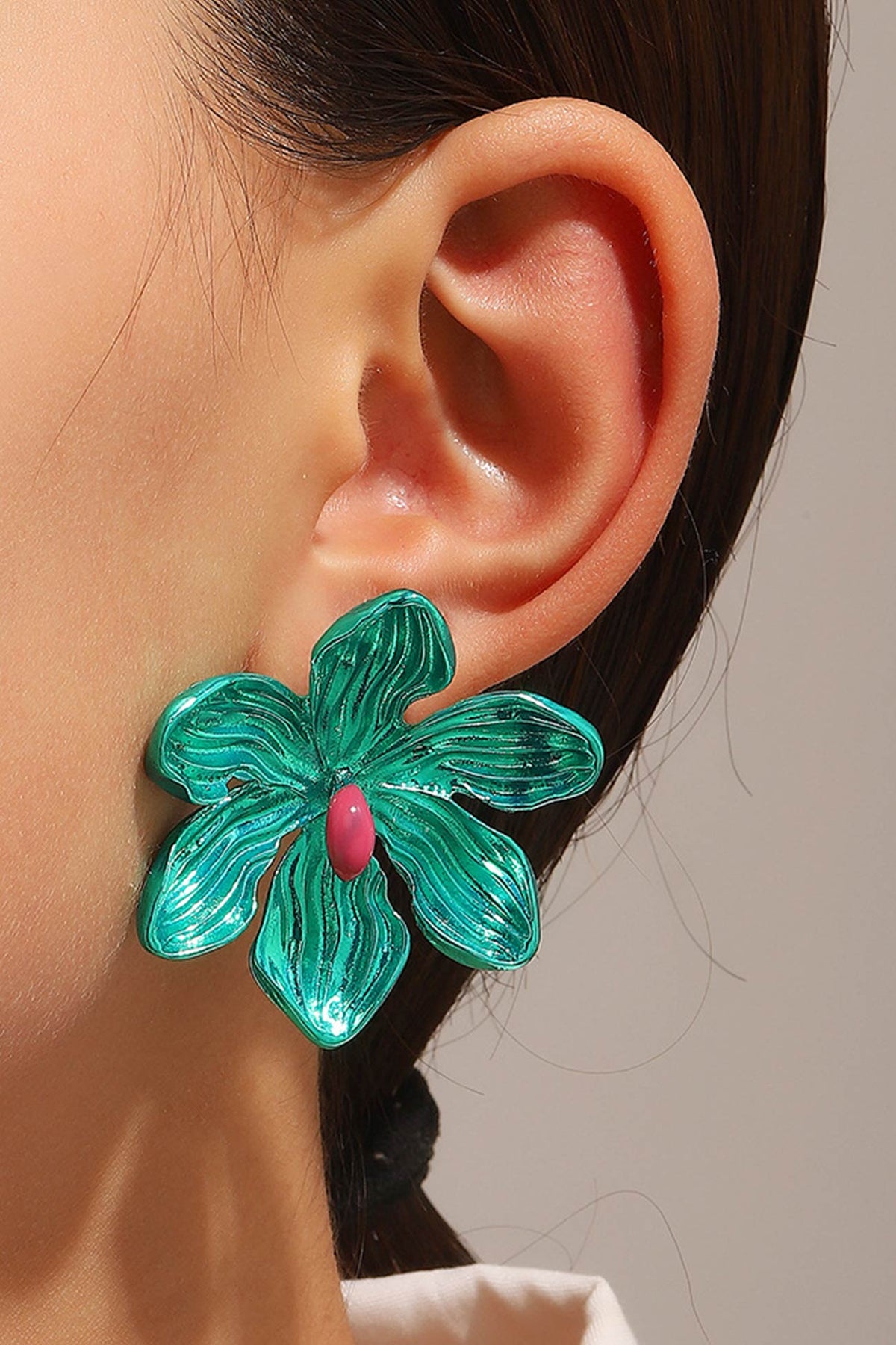 Petal-Shaped Earrings in a Solid Color