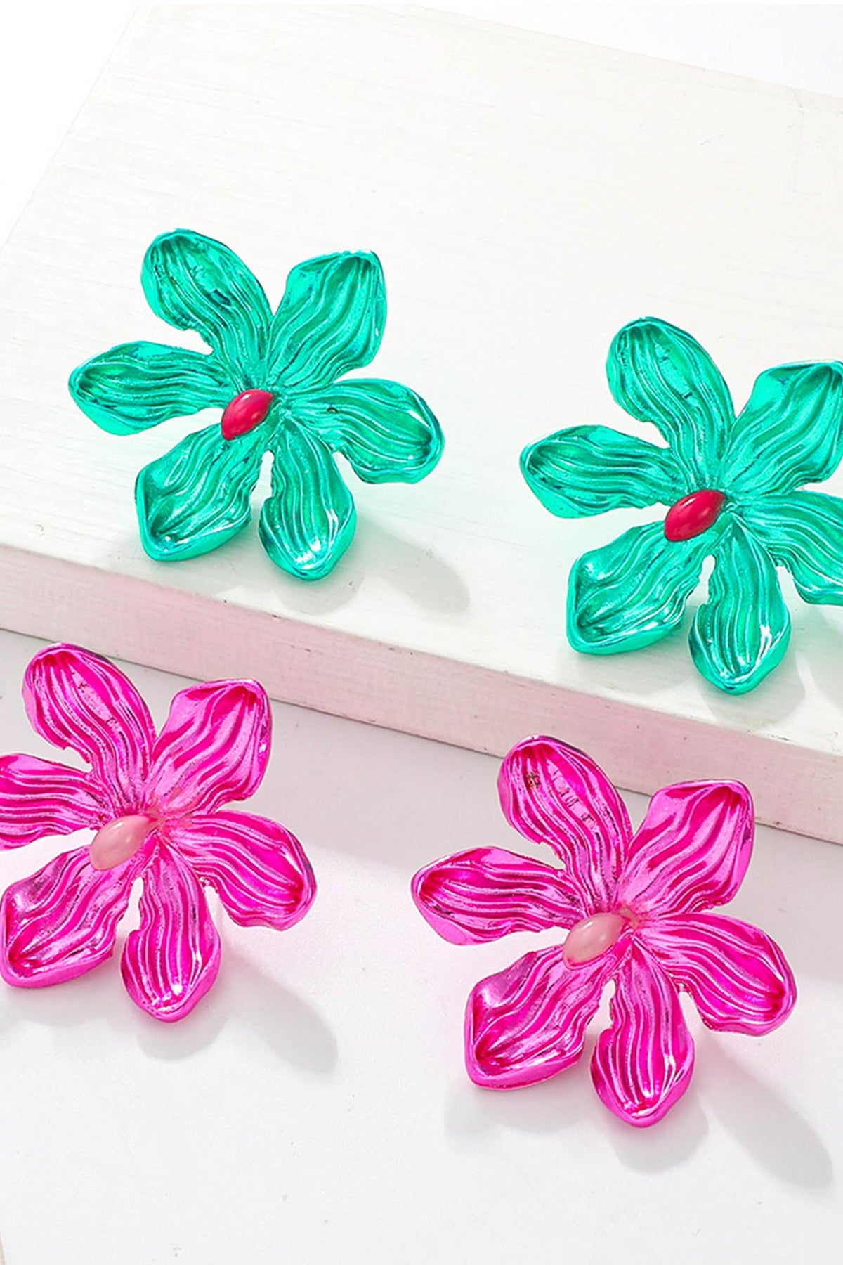 Petal-Shaped Earrings in a Solid Color