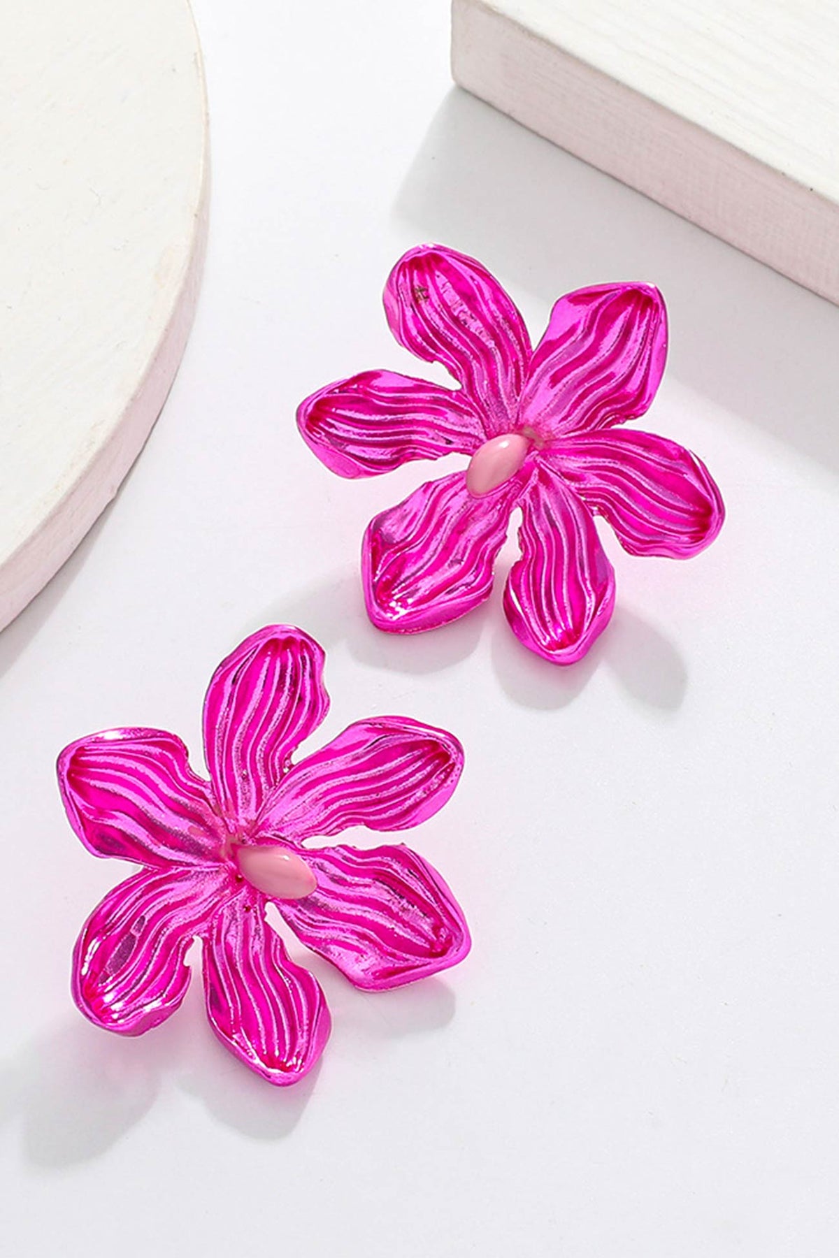 Petal-Shaped Earrings in a Solid Color