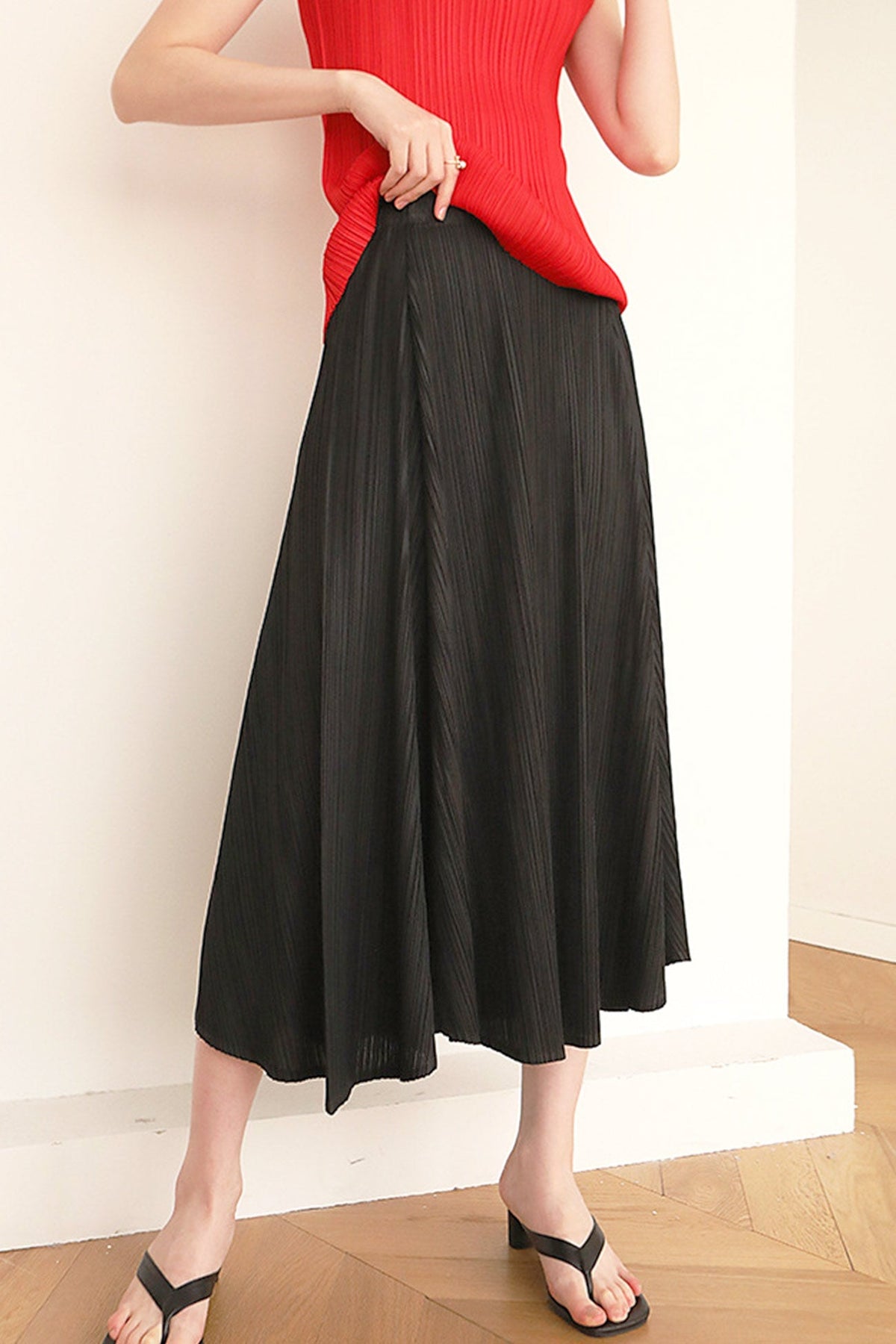 Pleated Solid-Color Skirt with High Waist
