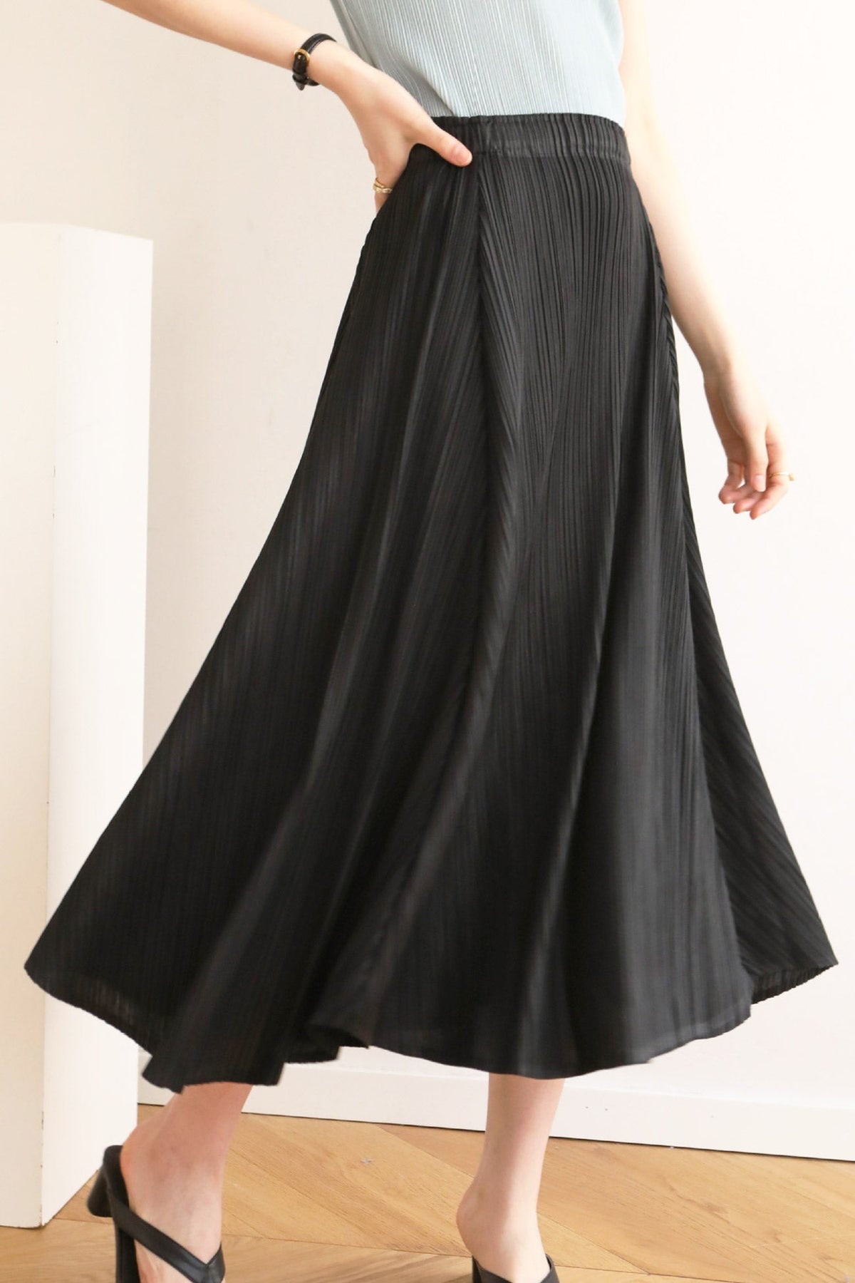 Pleated Solid-Color Skirt with High Waist